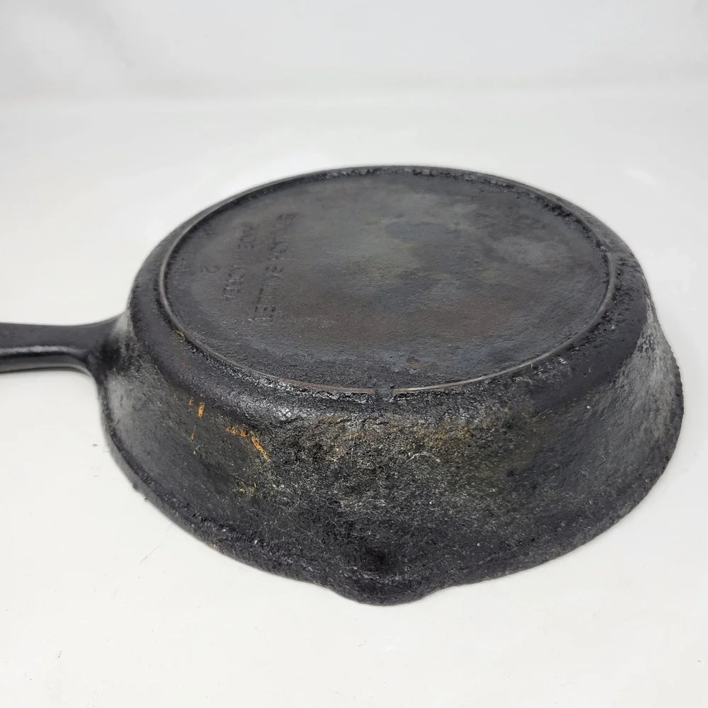 Vintage 8 Inch Cast Iron‎ Skillet Made in Korea Round Frying Pan 3 Notch